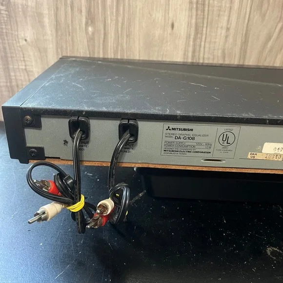 MITSUBISHI DA-G108 7-Band Stereo Graphic Equalizer Powers On (read) - Picture 8 of 10